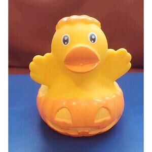 3.5 Inch Halloween Themed 2013 Toy Smith Rubber Duck Car Toy Peek A Boo Duck